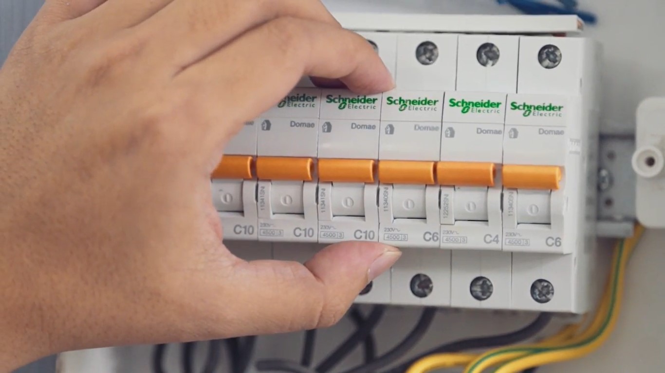 Rekomendasi RCBO Schneider Terbaik untuk Panel Listrik dan Cara Mendapatkannya